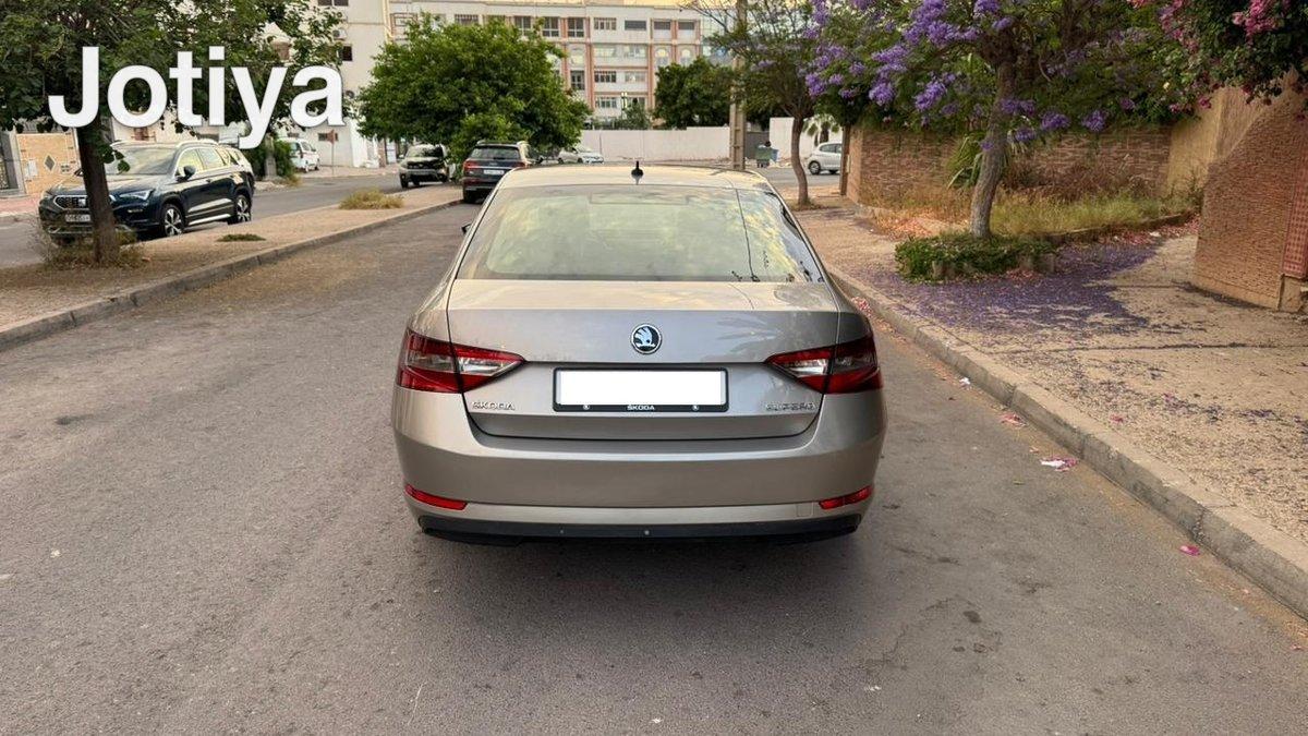Skoda Superb Diesel 2018 Automatique, 2/5