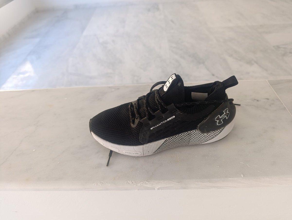 Chaussures de sport Under Armour noires et blanches